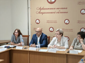 «12 сентября 2025 года  в конференц-зале   Адвокатской палаты Астраханской области  состоялся круглый стол «Адвокатура и новая модель судебного  представительства – гарантии профессиональной защиты конституционных прав граждан»