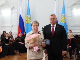 Знаком отличия «Честь и Слава» III степени отмечены заслуги Президента АПАО Валентины Николаевны Малиновской