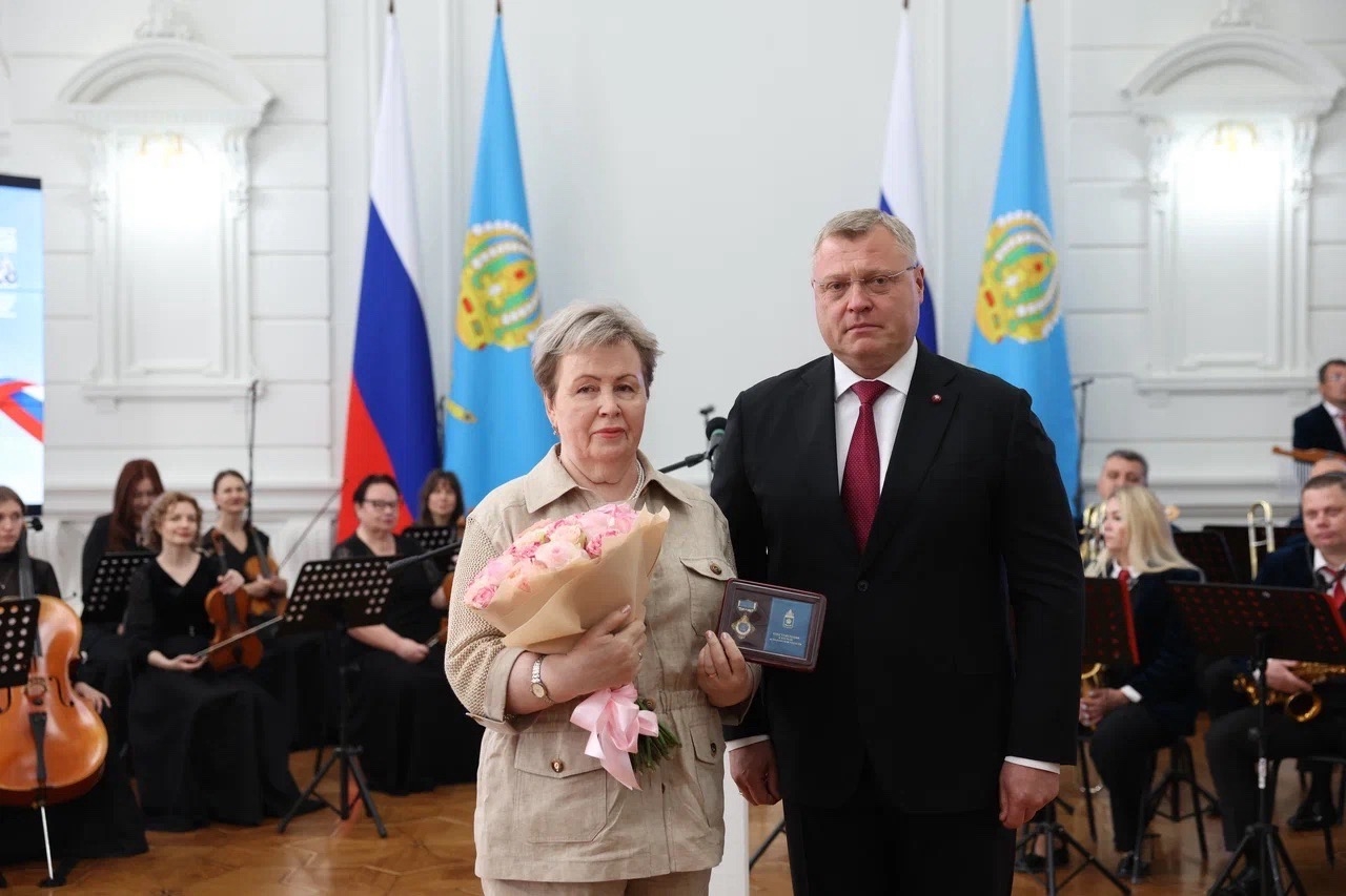 Знаком отличия «Честь и Слава» III степени отмечены заслуги Президента АПАО Валентины Николаевны Малиновской